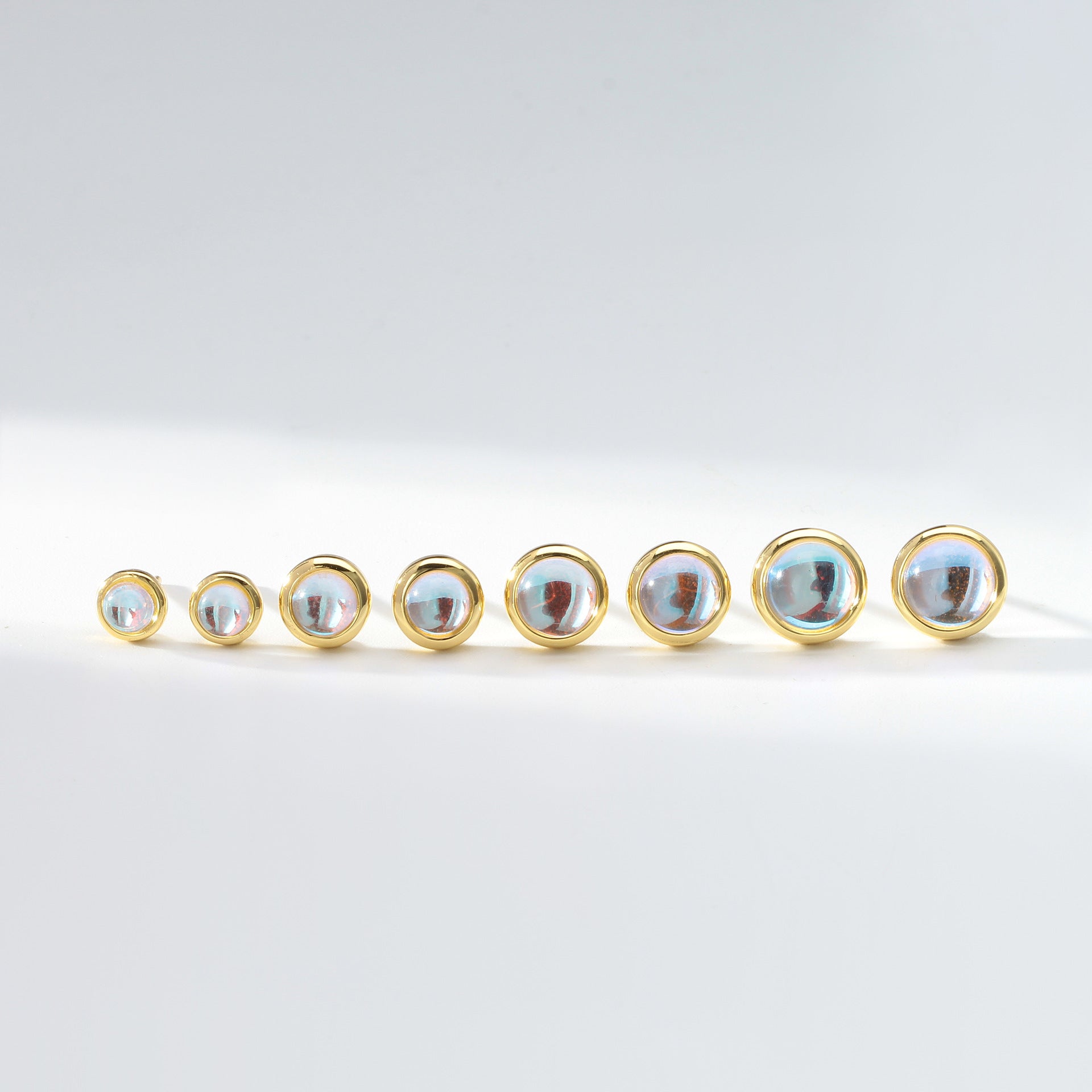 Damen Ohrstecker mit schimmerndem Opal-Effekt und hochwertiger 925 Sterling Silberfassung Shop Nory