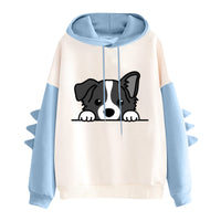 Blau mit kleinem schwarzen Hund