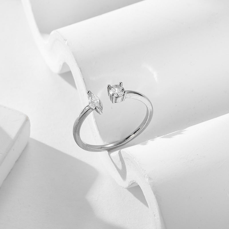 Damenring mit elegantem minimalistischen Design und funkelnden Kristallen Shop Nory