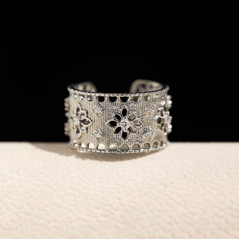 Damen Zarte und funkelnde Blütenarmbänder Shop Nory