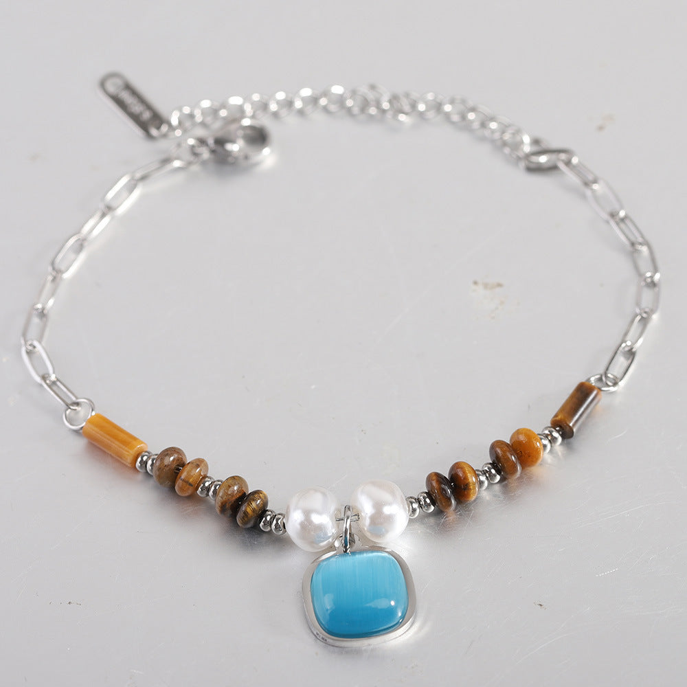 Damen Armband mit einzigartigem Edelsteinanhänger und eleganter Perlenverzierung Shop Nory
