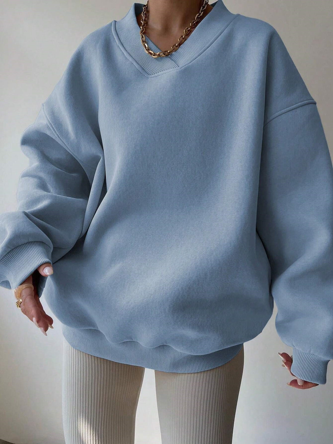 Damen Oversized V-Ausschnitt Sweatshirt mit verstärktem Rippkragen und extraweitem Cut Shop Nory