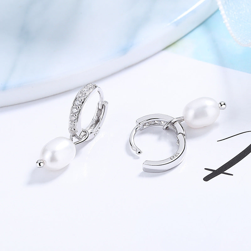 Damen Ohrhänger mit glänzendem Perlenanhänger und funkelndem Zirkonbesatz Shop Nory