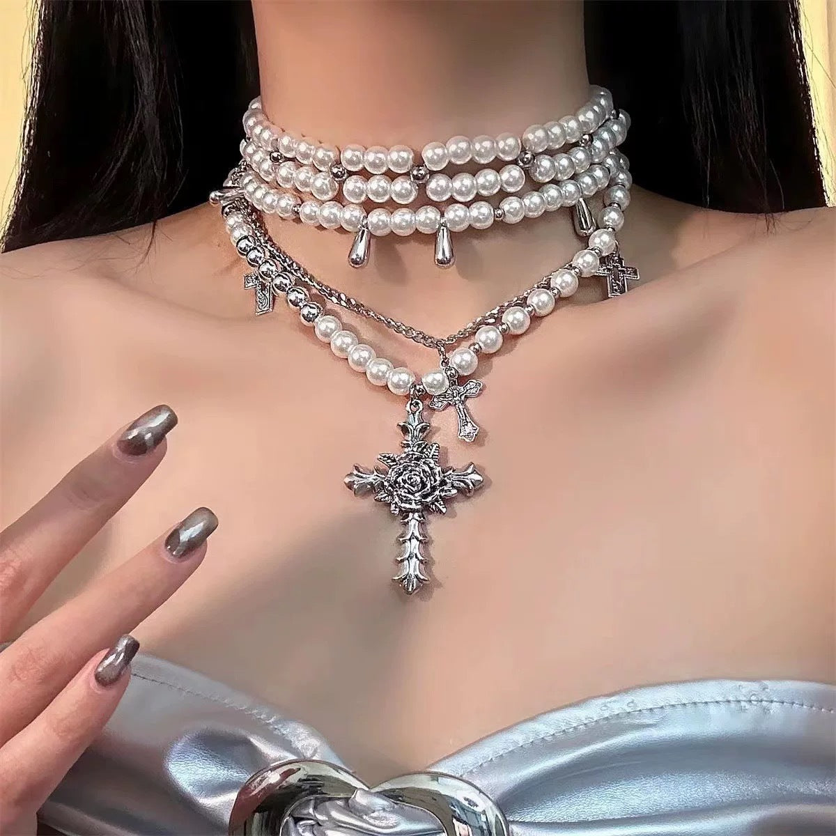 Damen Perlenkette mit kunstvollen Kreuzanhängern Shop Nory