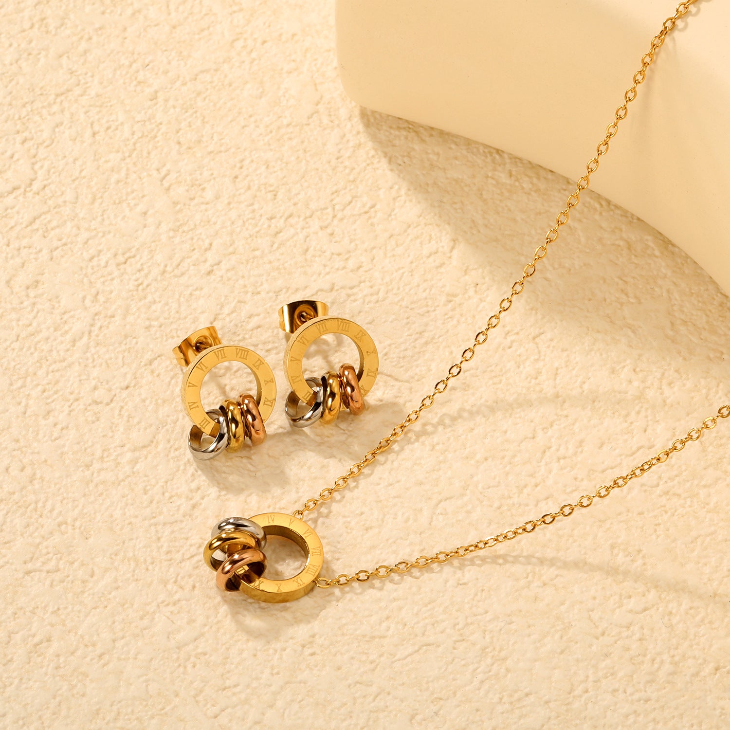 Damen Schmuckset mit eleganter Halskette und passenden Ohrsteckern Shop Nory