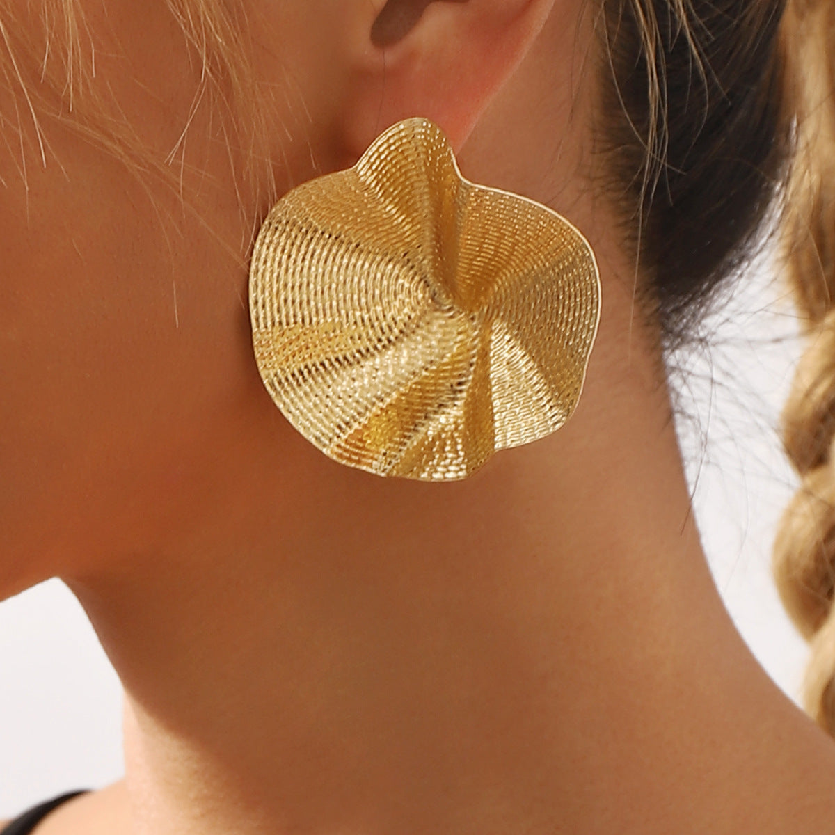 Damen Vintage Ohrstecker mit kunstvollem Wellen-Design Shop Nory