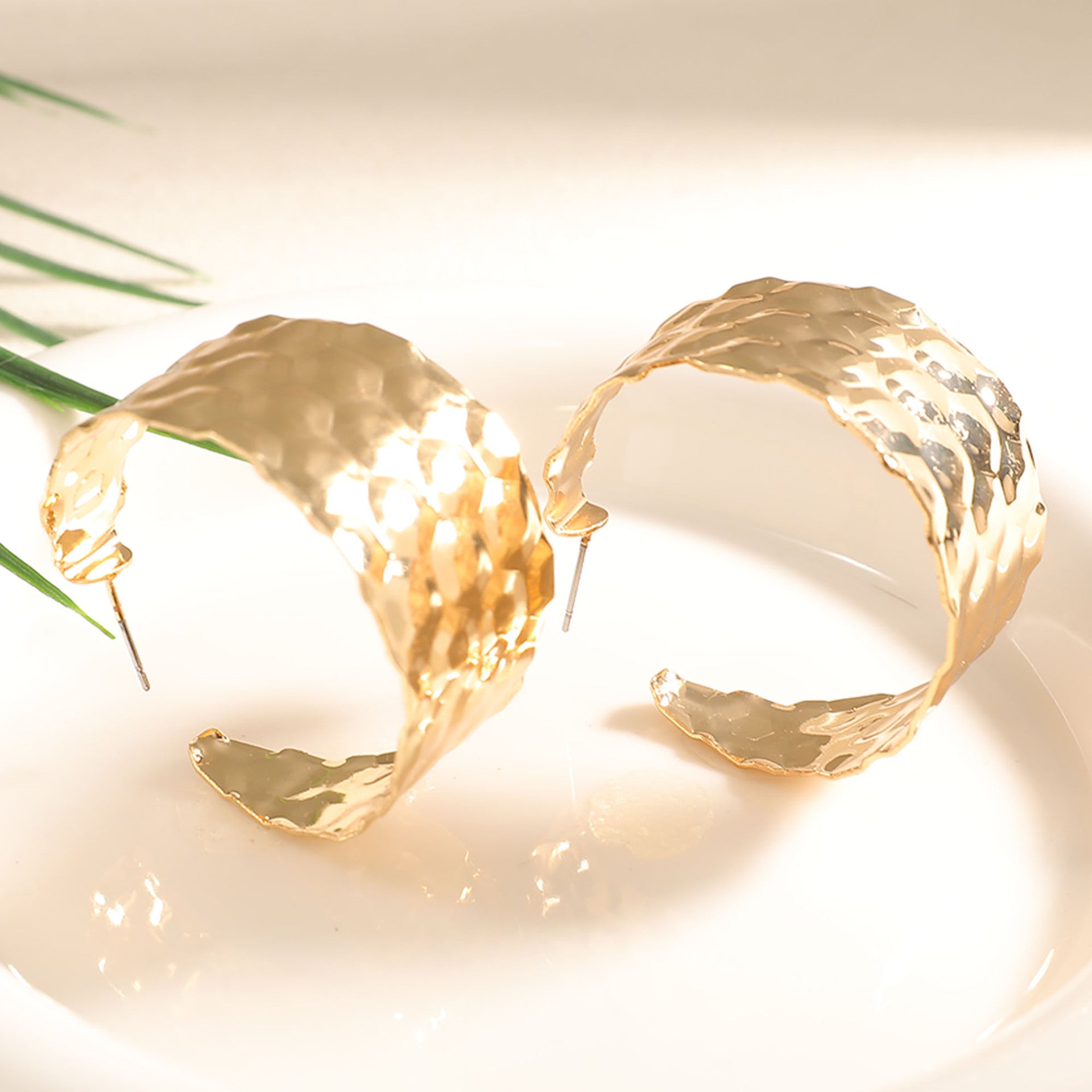 Damen Schmuckarmband mit ausgefallenem Rippenmuster Shop Nory