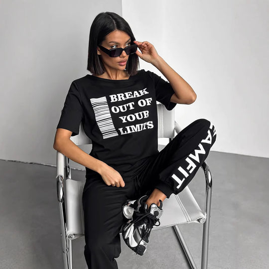 Damen lässiges Lounge-Set mit Cut-Out Schulter und Statement-Print Shop Nory
