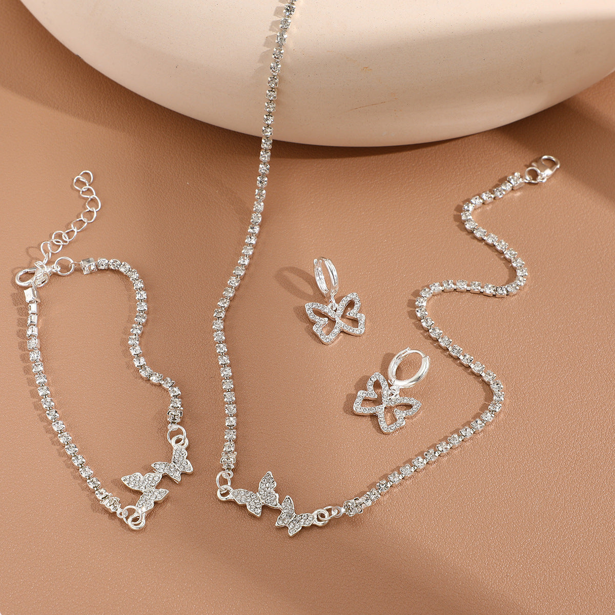 Damen Schmuckset mit funkelnden Schmetterlingsmotiven und elegantem Design Shop Nory