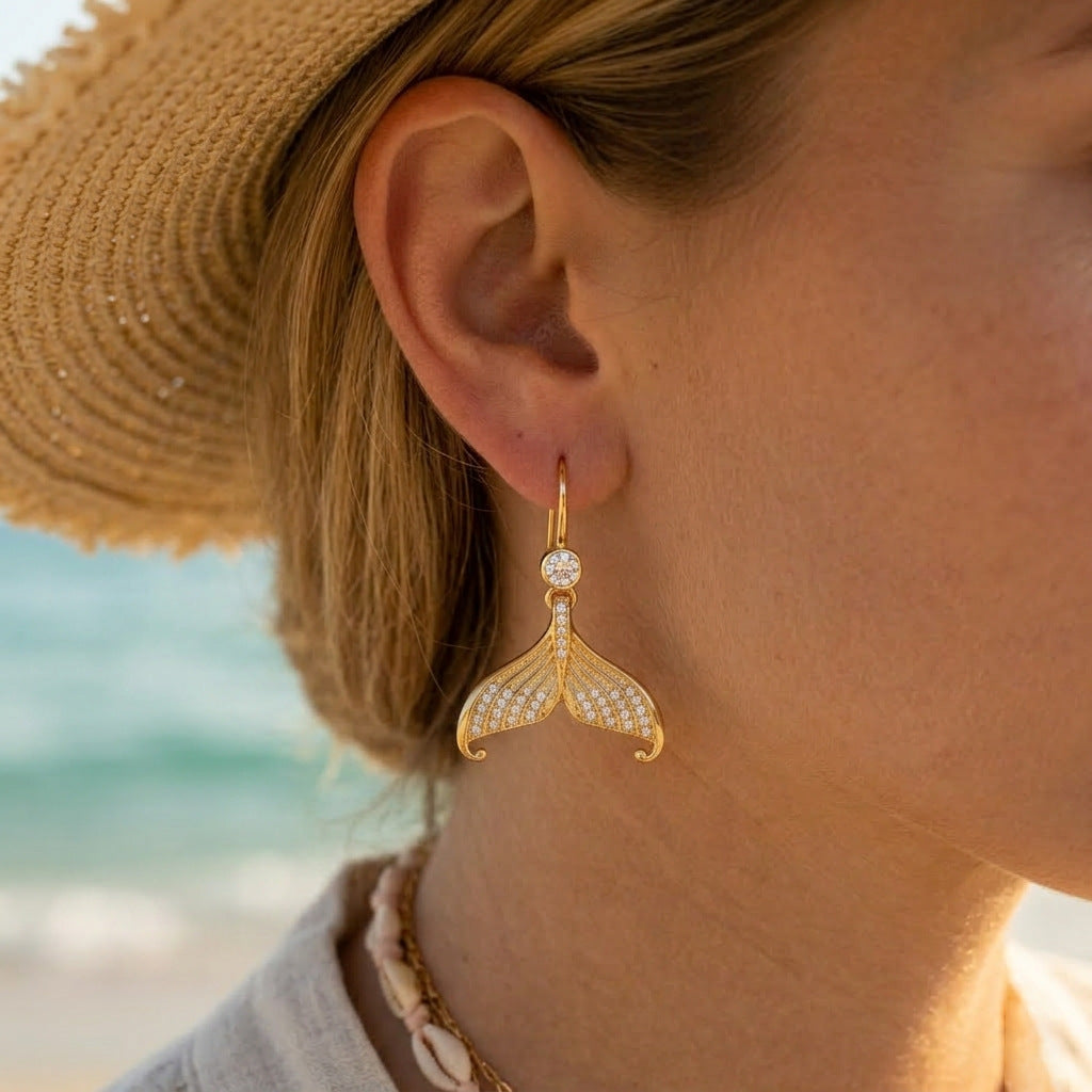Damen Ohrhänger im eleganten Design mit muschelförmigem Anhänger und Zirkonia Besatz Shop Nory