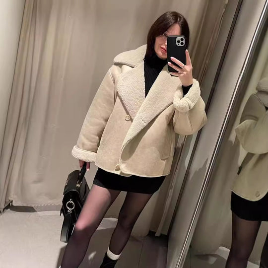 Damen Boxy-Jacke aus Faux-Shearling mit großem Teddykragen und Eingrifftaschen Shop Nory