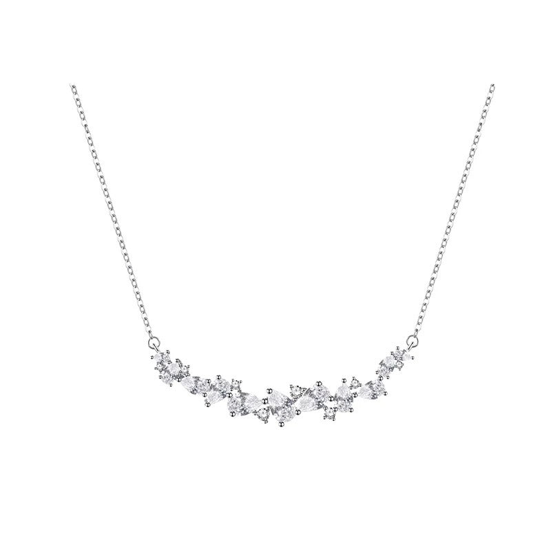 Damen Halskette mit funkelnden Zirkonia in herzlicher Anordnung Shop Nory