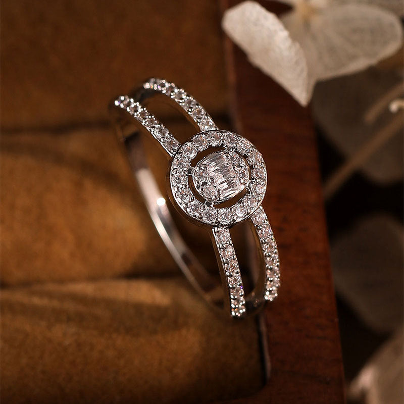 Damenring mit elegantem Doppelband-Design und funkelnden Zirkoniasteinen Shop Nory