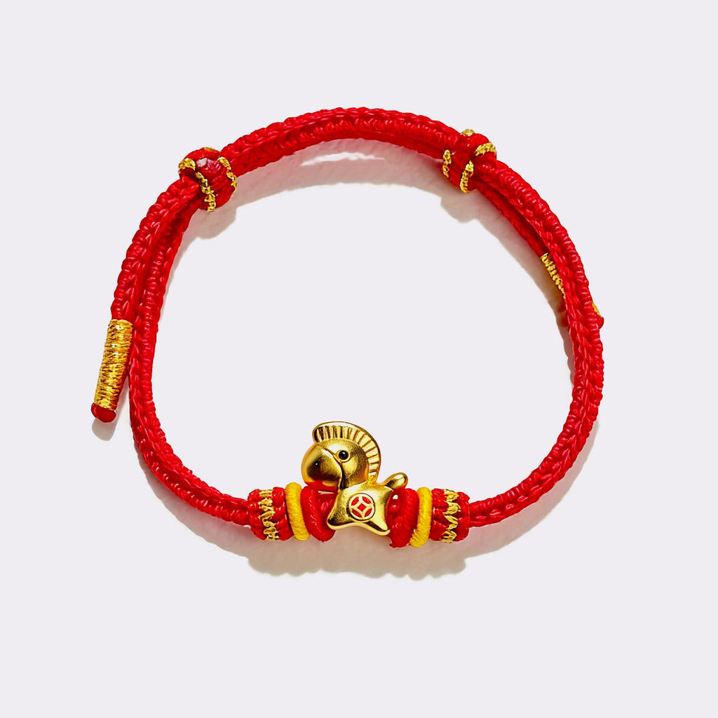 Damen Armband mit goldenem Pferde-Anhänger und rotem Textilband Shop Nory