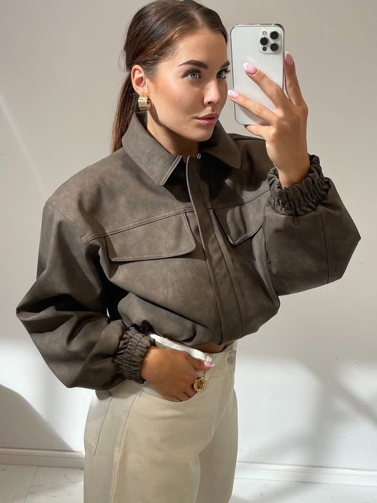 Damen Kurz geschnittene Kunstlederjacke mit aufgesetzten Brusttaschen Shop Nory