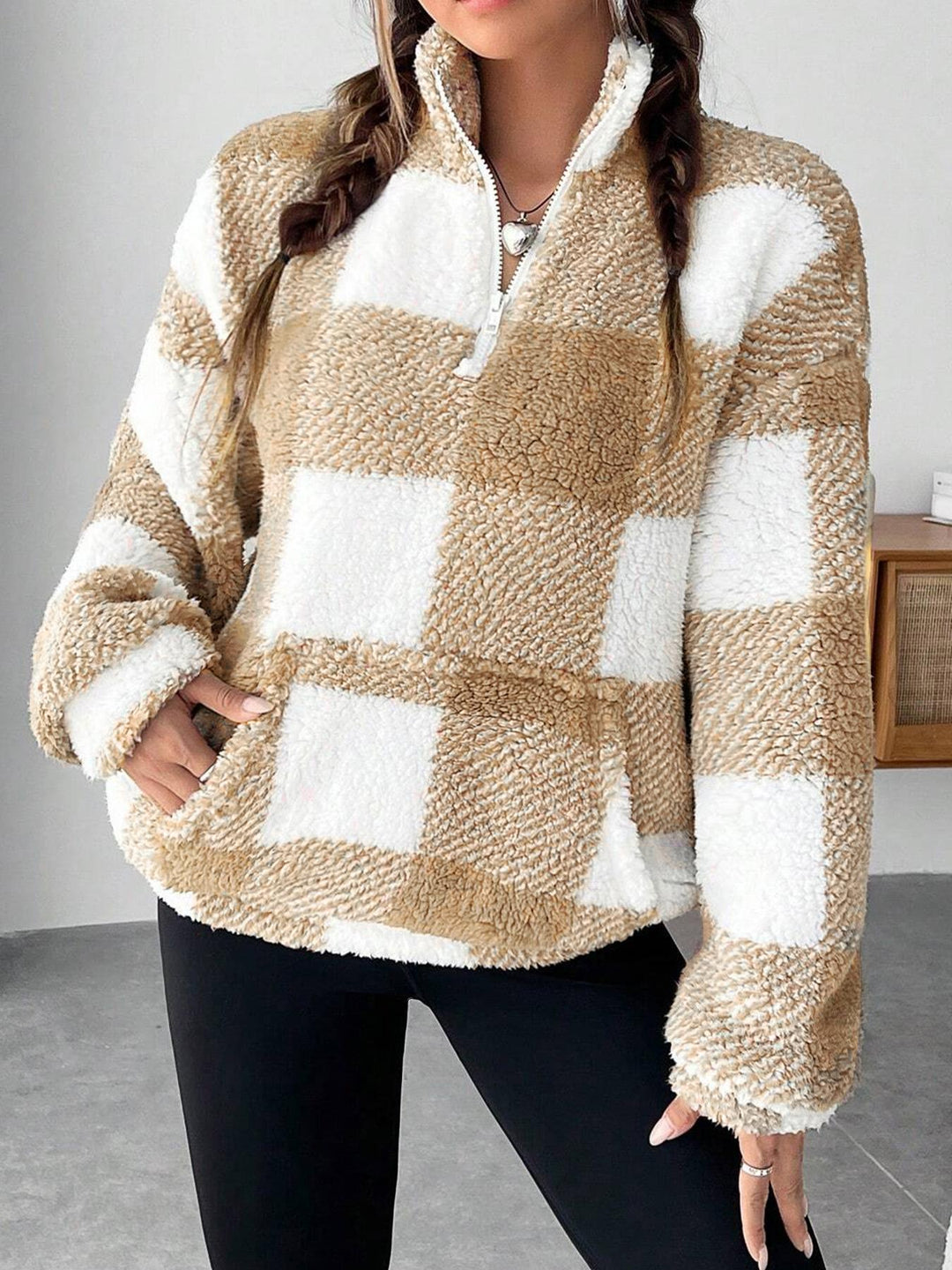 Damen nan kuscheliger Sherpa-Pullover mit Stehkragen, Half-Zip und Kängurutasche Shop Nory