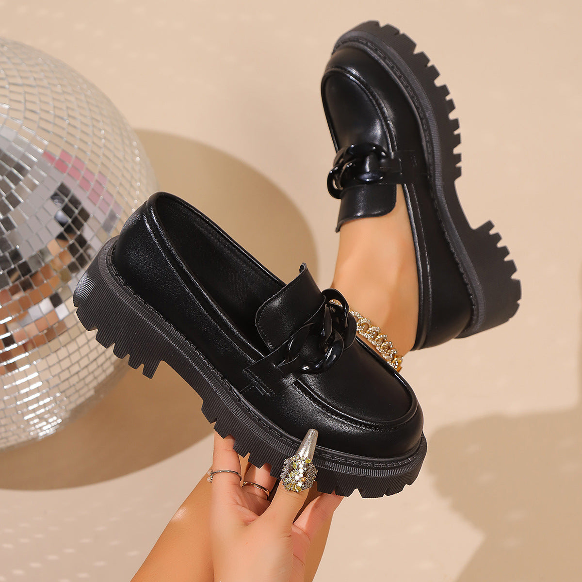 Damen Mokassins mit robustem Plateau und elegantem Riemendesign