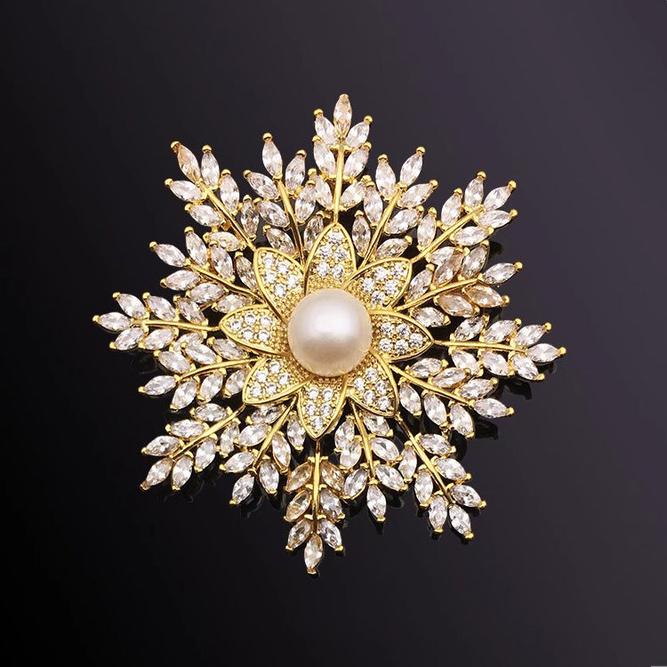 Elegante Perlenbrosche Florales Stern-Design mit Zirkonia Verziert