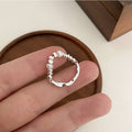 Damen Ring mit kunstvollem Design und edlen Perlenakzenten Shop Nory