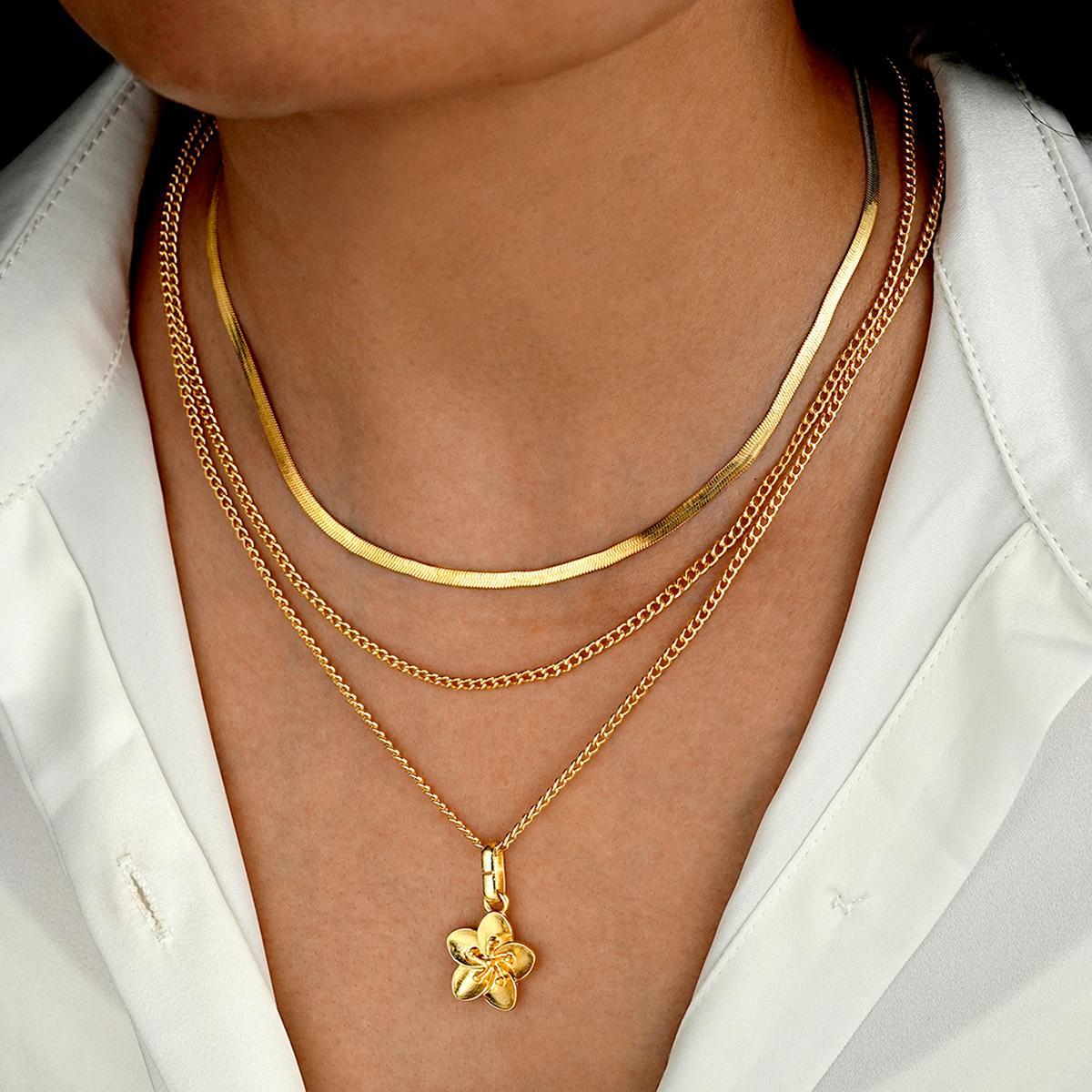 Damen Halsketten-Set mit feinen Goldketten und filigranem Blumenanhänger Shop Nory
