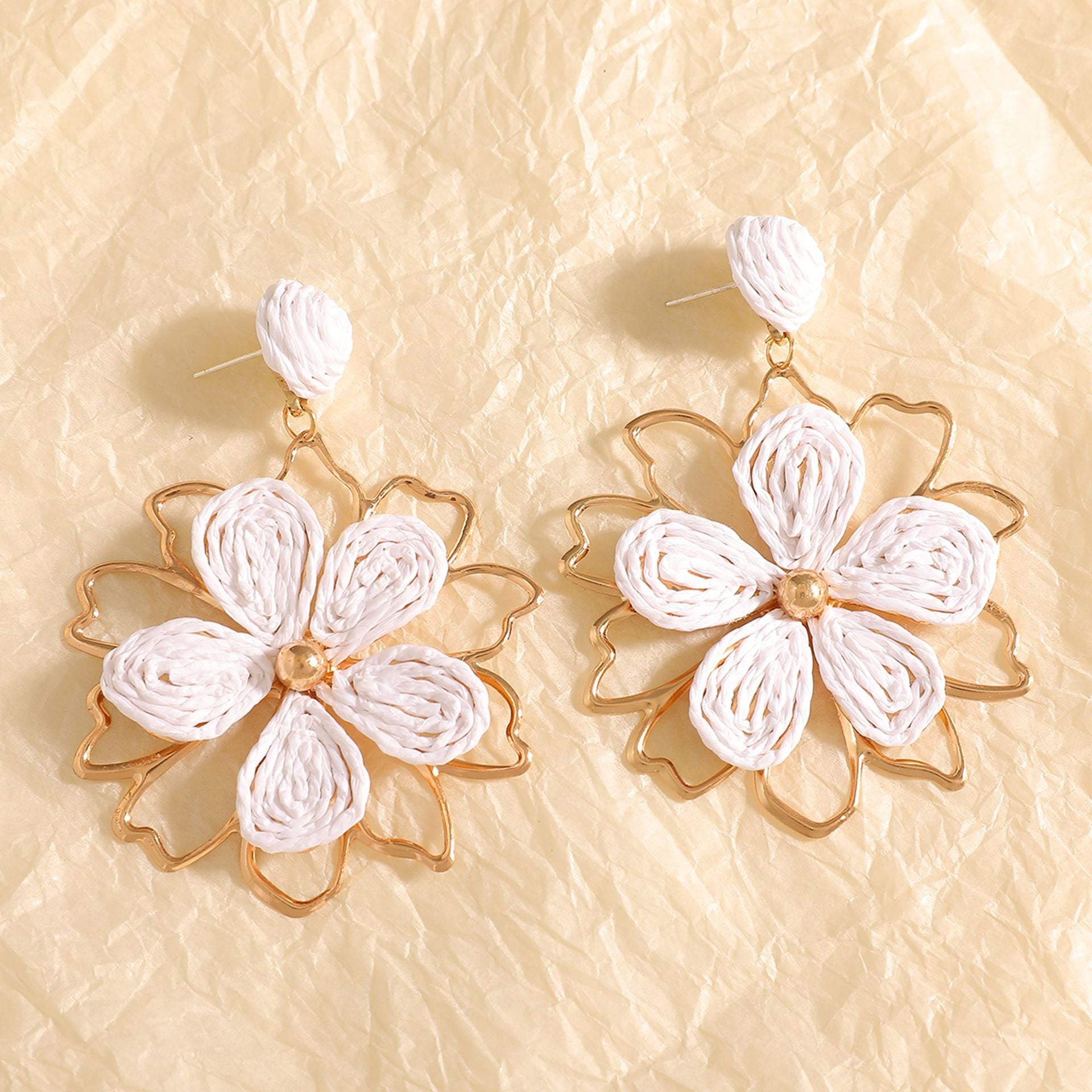 Damen Ohrstecker mit kunstvollem Blumenmotiv Shop Nory