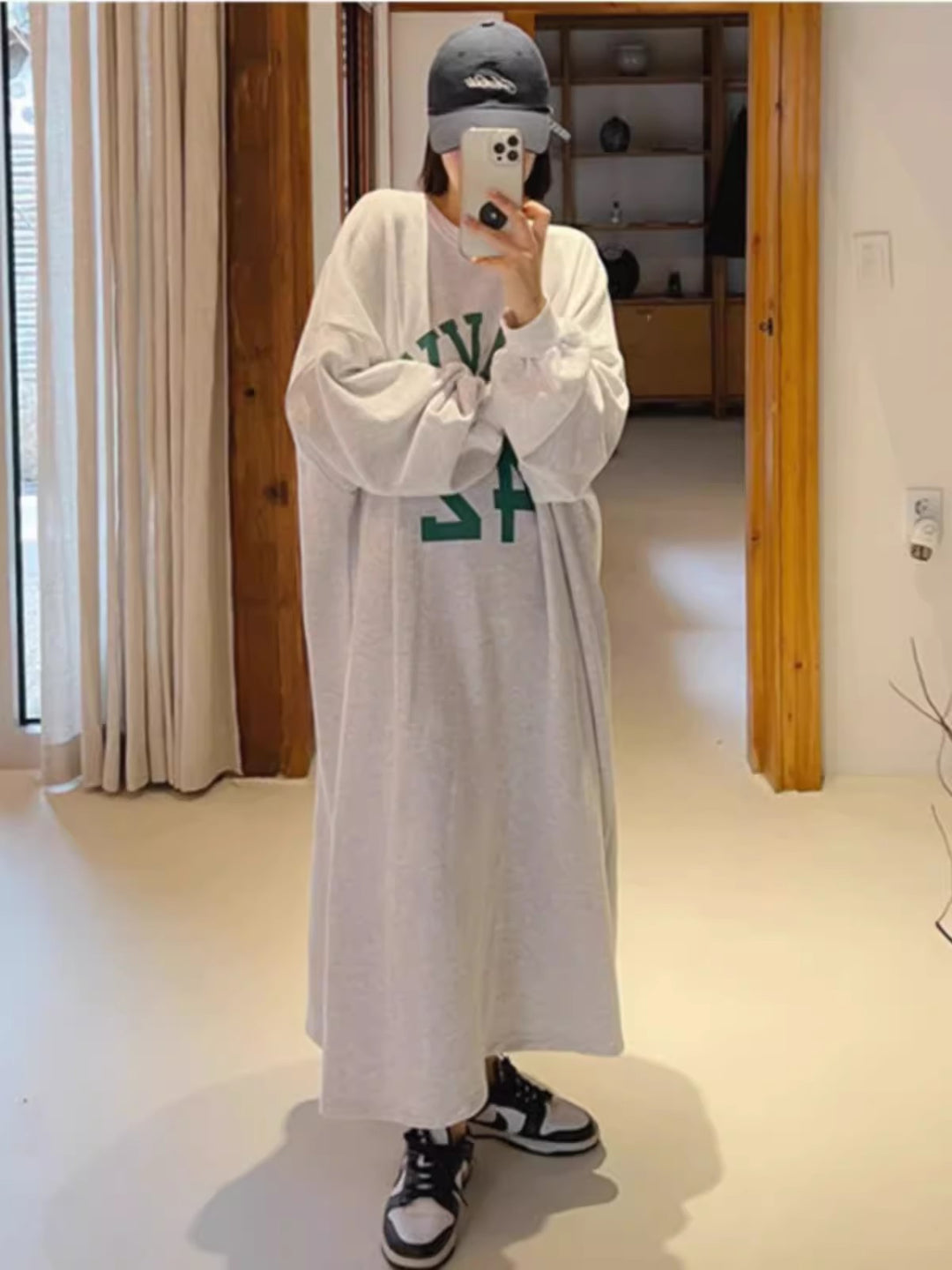 Damen Langes Oversize Hoodie‑Sweatkleid im College‑Look mit Raglanärmeln Shop Nory