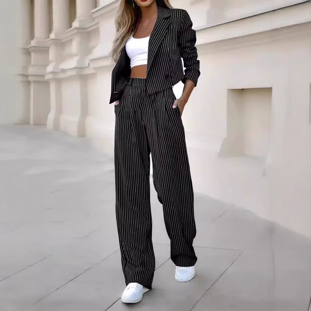 Damen modischer Blazer mit weit geschnittenen Hosen