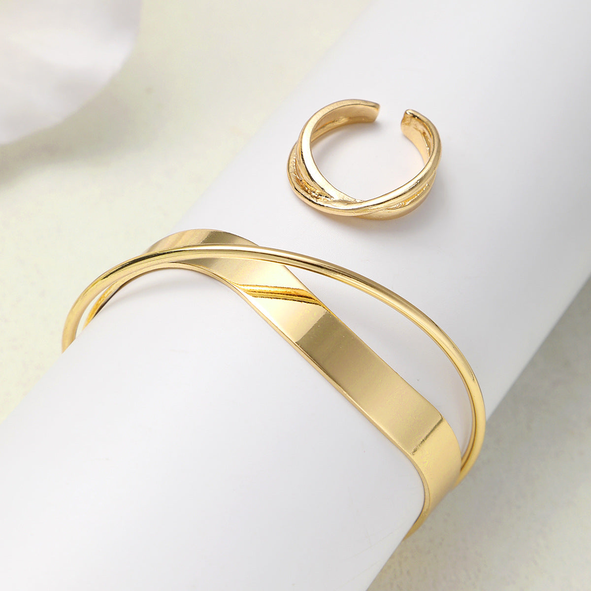 Damen modisches Armband- und Ring-Set mit eleganten Designs Shop Nory