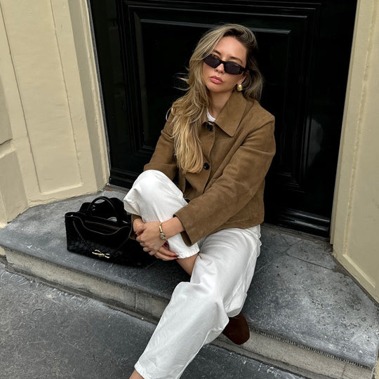 Damen Boxy-Kurzjacke aus Wildlederoptik mit Hemdkragen und aufgesetzten Pattentaschen Shop Nory