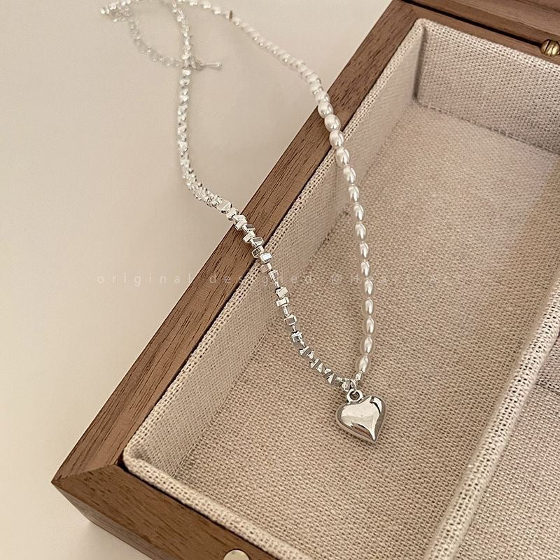 Damen Kette mit elegantem Herzanhänger und perlenschimmernden Akzenten Shop Nory