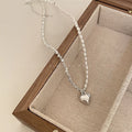 Damen Kette mit elegantem Herzanhänger und perlenschimmernden Akzenten Shop Nory