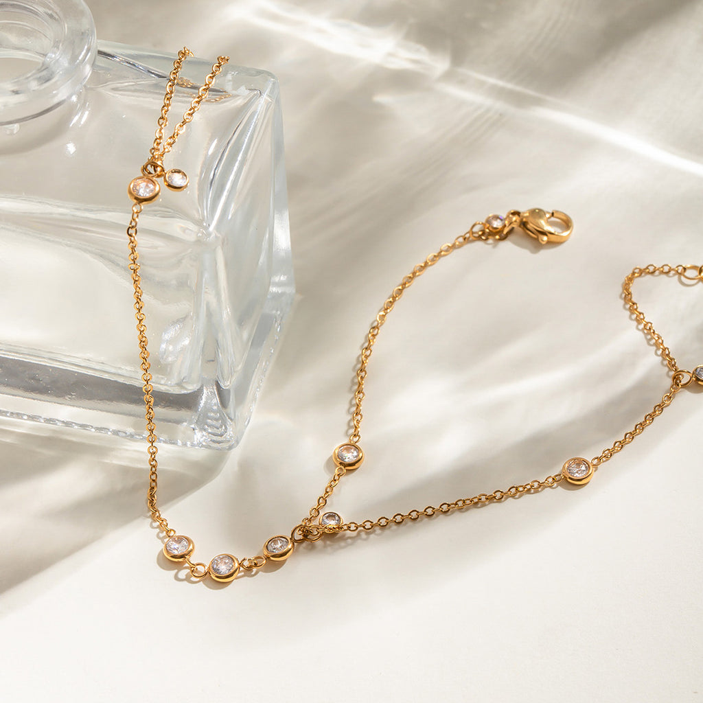 Damen Armband mit funkelnden Zirkonia und hypoallergener Edelstahlverarbeitung Shop Nory