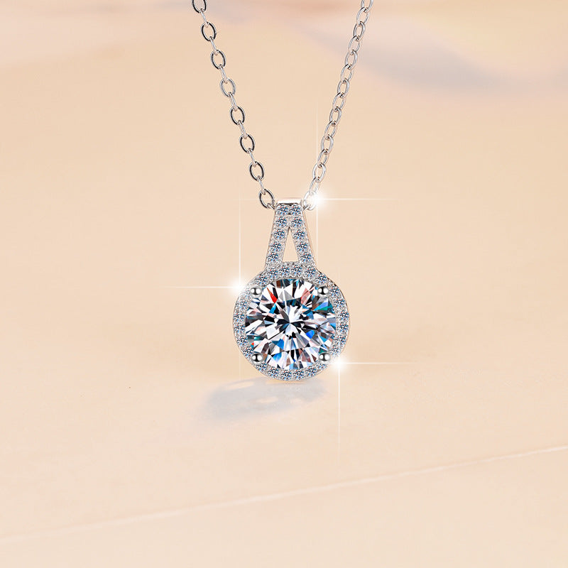 Damen Halskette mit funkelndem Kristall-Anhänger im eleganten Design Shop Nory