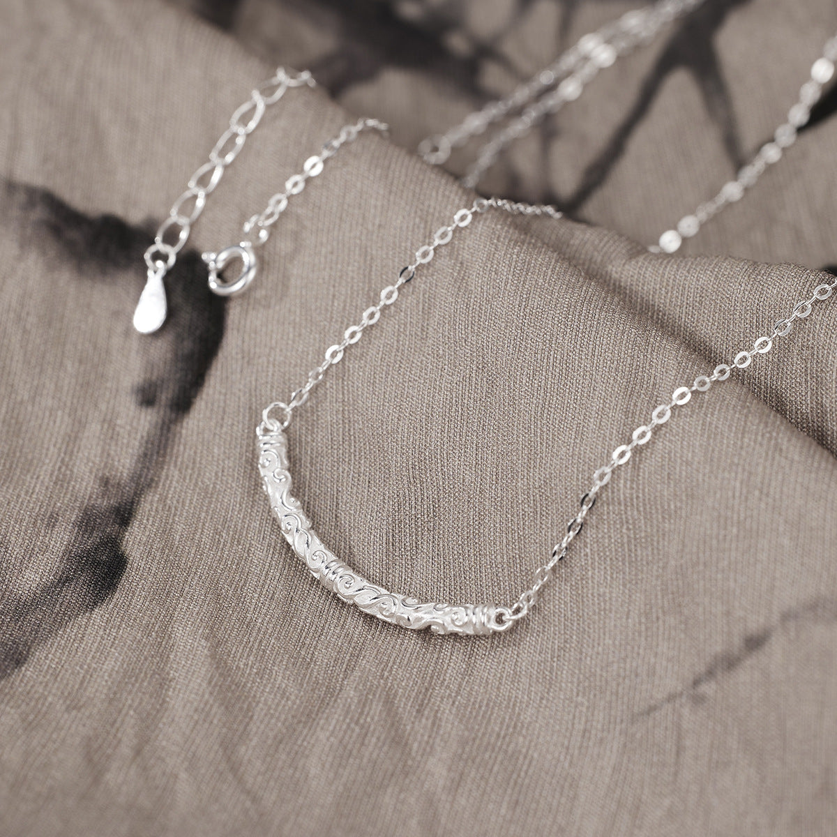 Damen stilvolle Halskette mit kunstvollem, floralem Design Shop Nory