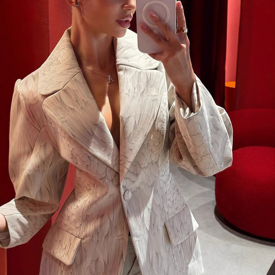 Damen Taillierter Blazer mit Federnstruktur und markanter Schulterpartie Shop Nory