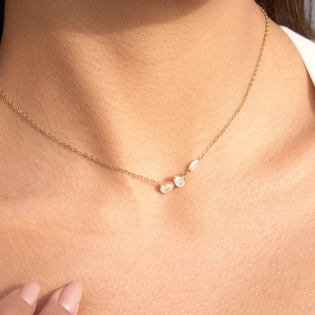 Damen Halskette mit funkelnden Kristall-Anhängern und hypoallergenem Edelstahl Shop Nory