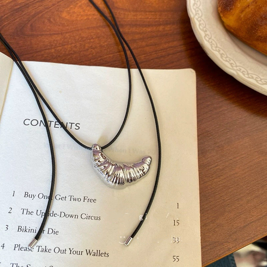 Damen Halskette mit einzigartigem Croissant-Anhänger Shop Nory