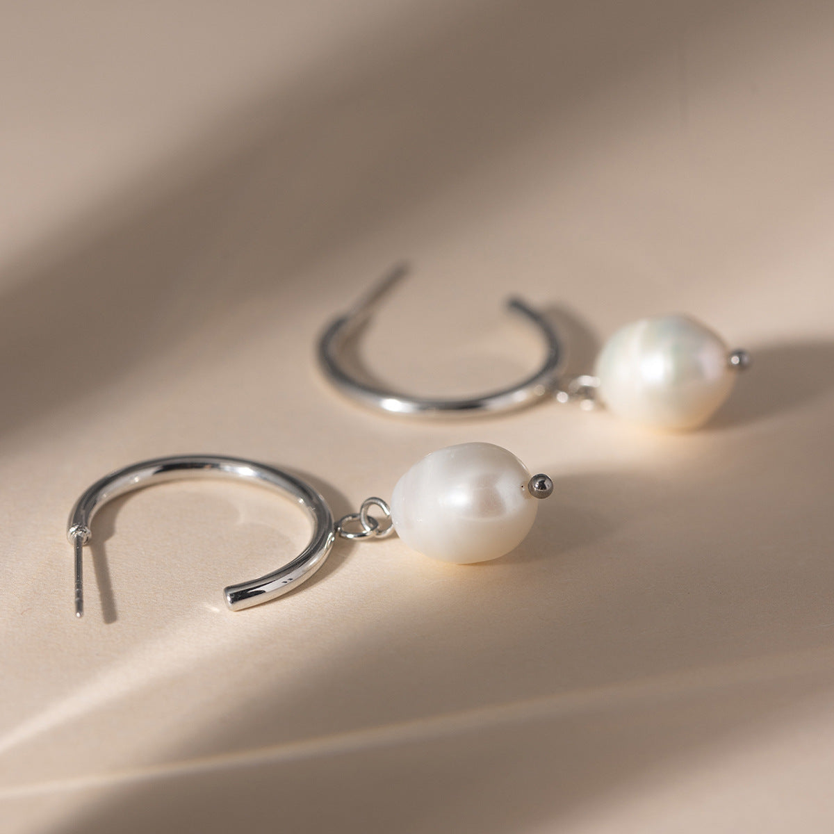 Damen Ohrhänger mit eleganten Perlenakzenten und hypoallergener Edelstahlverarbeitung Shop Nory