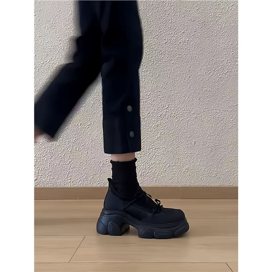 Damen Skulpturale Plateau‑Sneaker mit überhöhter Chunky‑Sohle und dekorativem Schleifenriemen Shop Nory