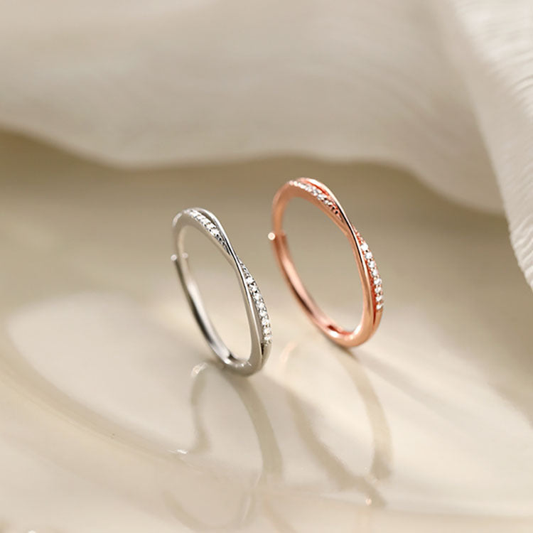 Damen filigraner Silberring mit gewundenem Design und funkelnden Akzenten Shop Nory