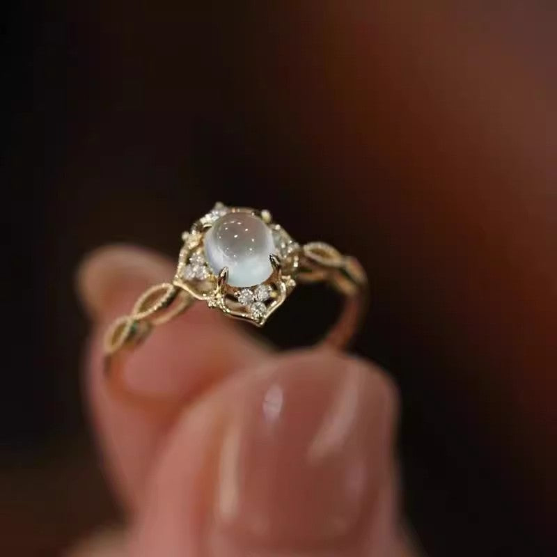 Damen eleganter Ring mit ovalem Stein und kunstvoller Fassung Shop Nory