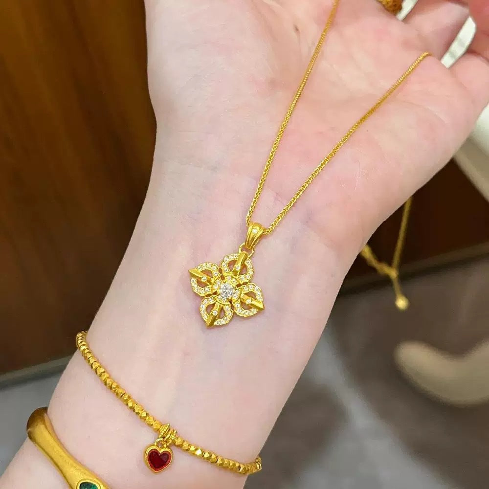 Damen Halskette mit kunstvollem Kreuzanhänger und funkelnden Zirkonia Shop Nory