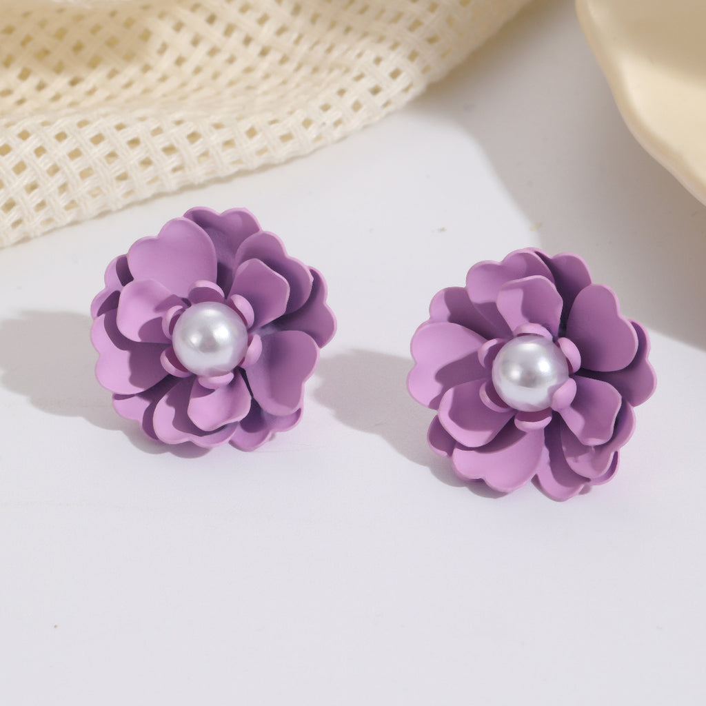 Damen Ohrstecker mit kunstvollem Blumenmotiven und Perlenakzenten Shop Nory
