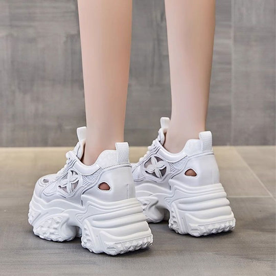 Damen Sportliche Plateau-Sneaker mit innovativem Oberflächen-Design