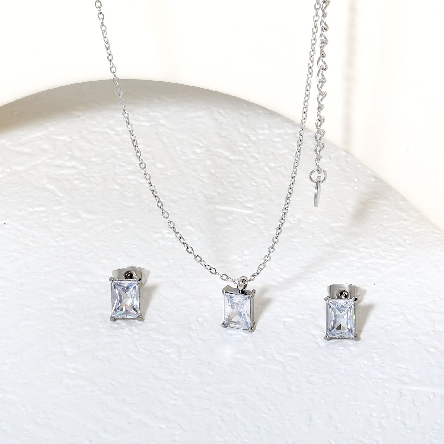 Damen Schmuckset mit funkelndem Kristall-Anhänger und eleganten Ohrsteckern Shop Nory