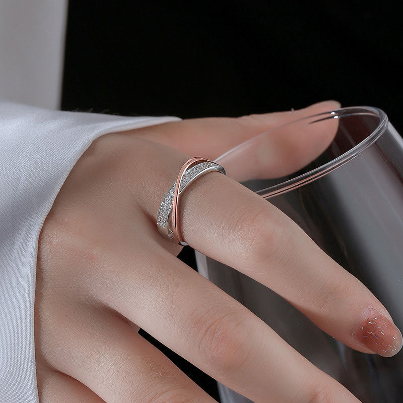 Damen eleganter Ring mit Kreuzdesign und funkelnden Zirkoniasteinen Shop Nory
