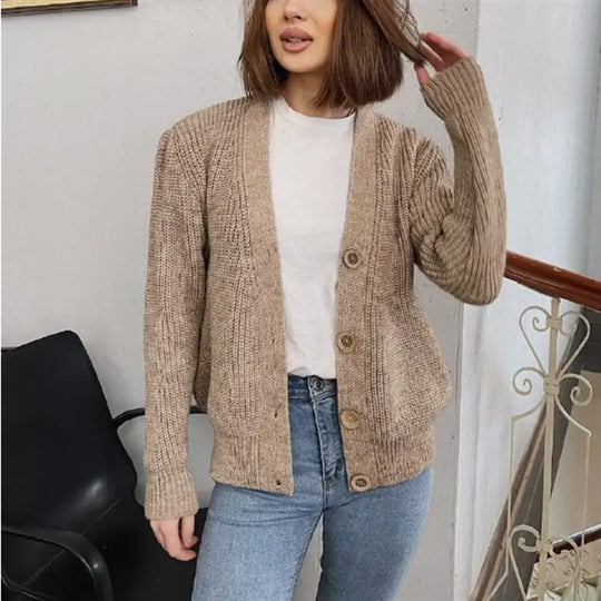 Damen Boxy-Grobstrick-Cardigan mit tiefer V-Leiste, Holzknopfverschluss und geripptem Saum Shop Nory