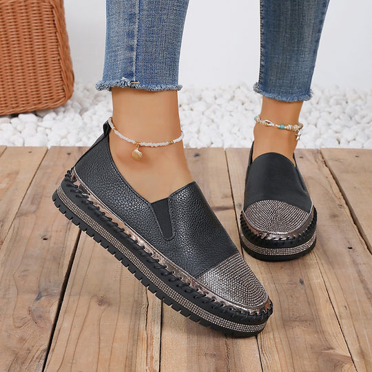 Damen Slip-On Plateau-Slipper mit Strassbesatz, elastischem Einstieg und profilierter Gummisohle Shop Nory