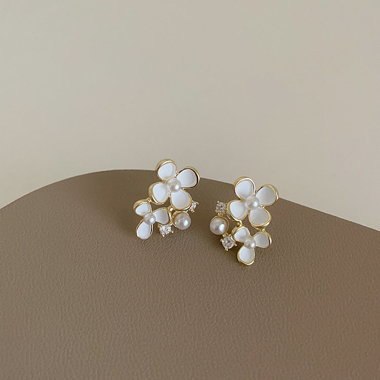 Damen Ohrhänger mit elegantem Blumenmuster und hochwertiger Perle Shop Nory
