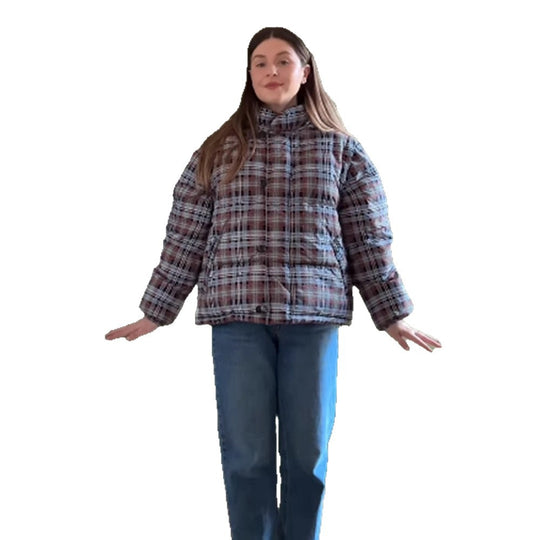 Damen Kurz geschnittene karierte wattierte Boxy-Steppjacke mit integrierter Kapuze und Bindeschal Shop Nory